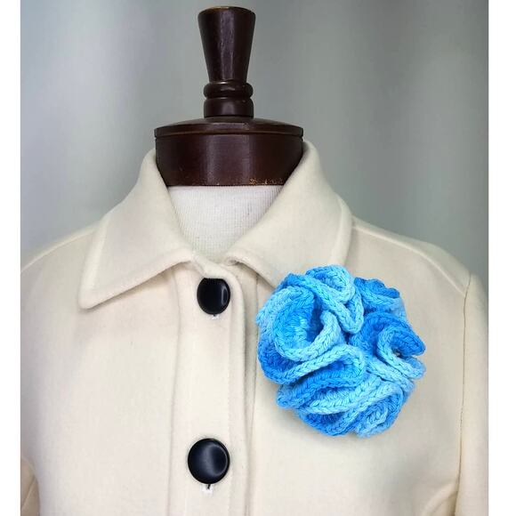 Bright Blue Floral Crochet Brooch Handmade Swirl Ombre Outerwear Colorful Pin - Picture 7 of 10